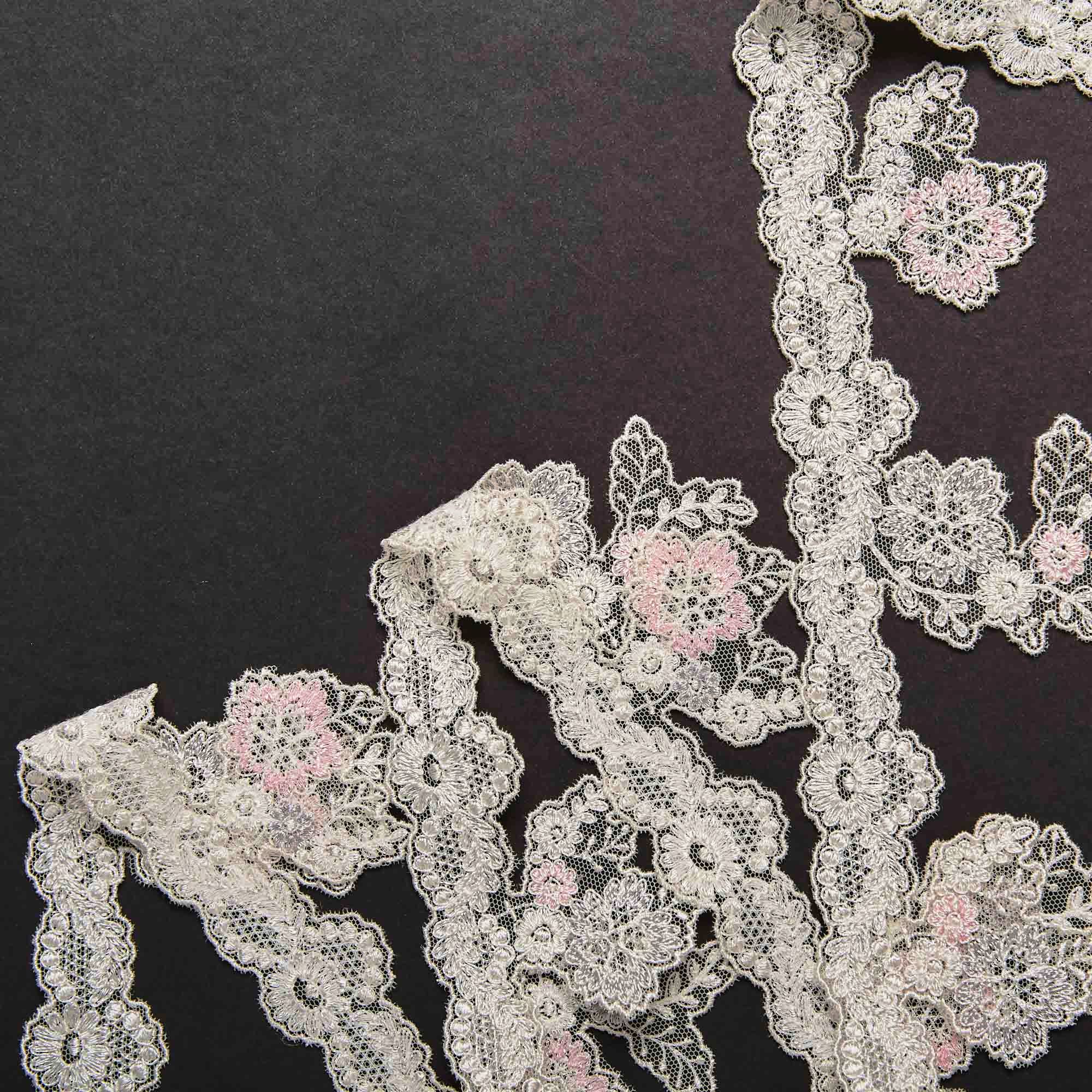 Вышивка На Сетке Неэластичной Узкая 425190 (Айвори, B 112/16, БП)