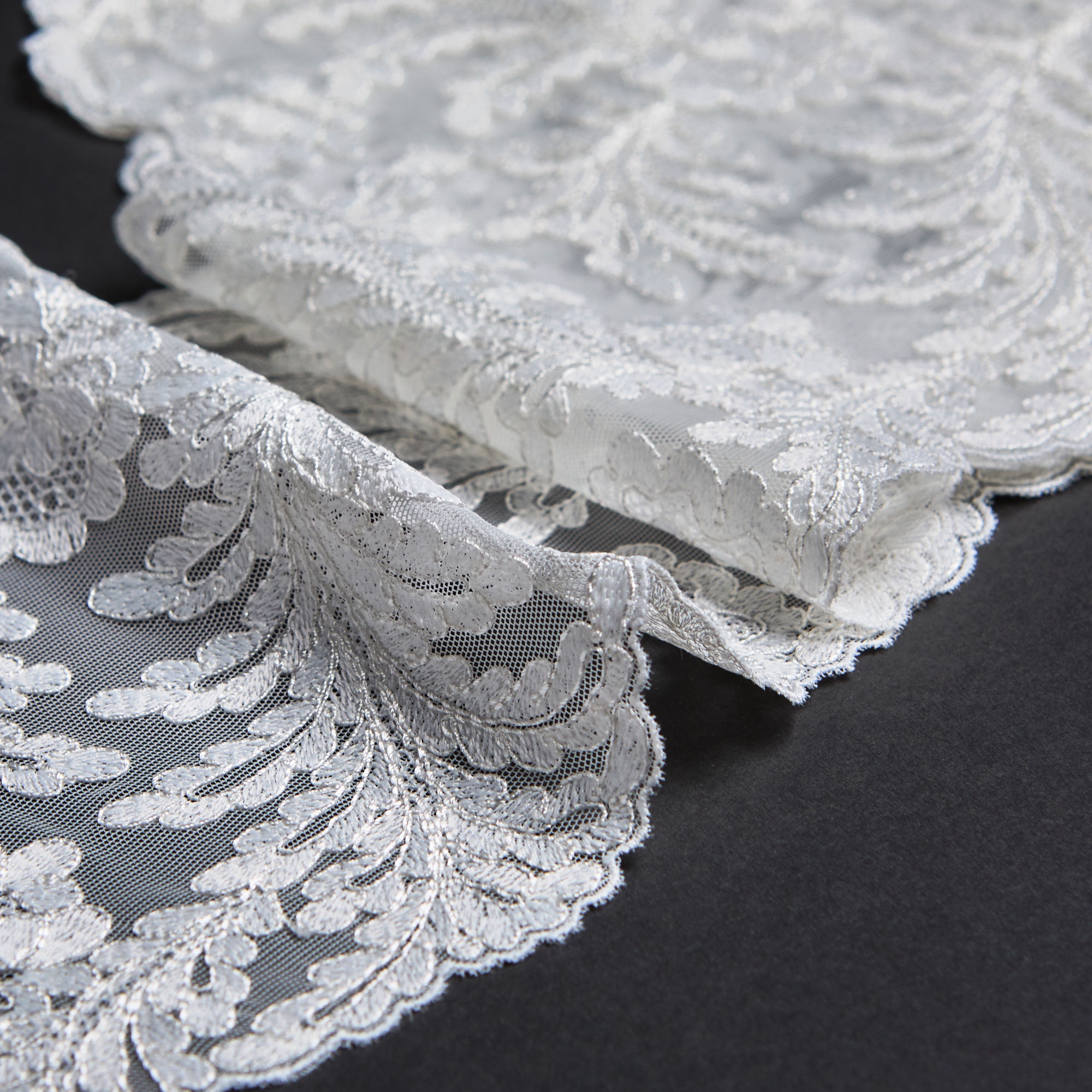 Вышивка на сетке эластичной CRC62678 (Белый, 7, БП)