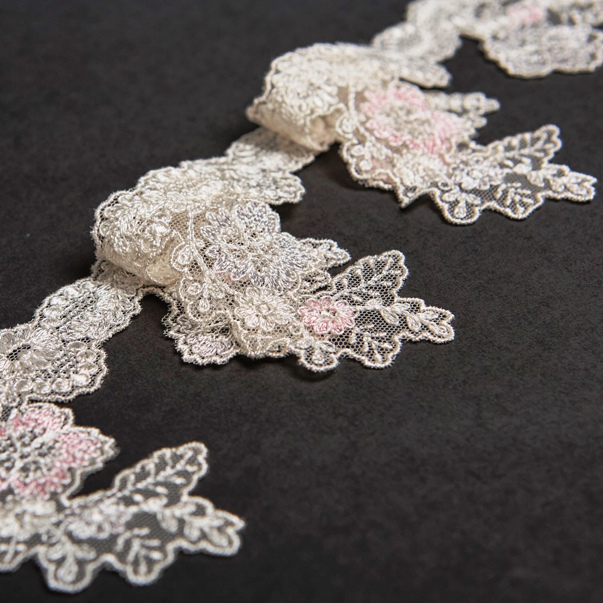 Вышивка На Сетке Неэластичной Узкая 425190 (Айвори, B 112/16, БП)