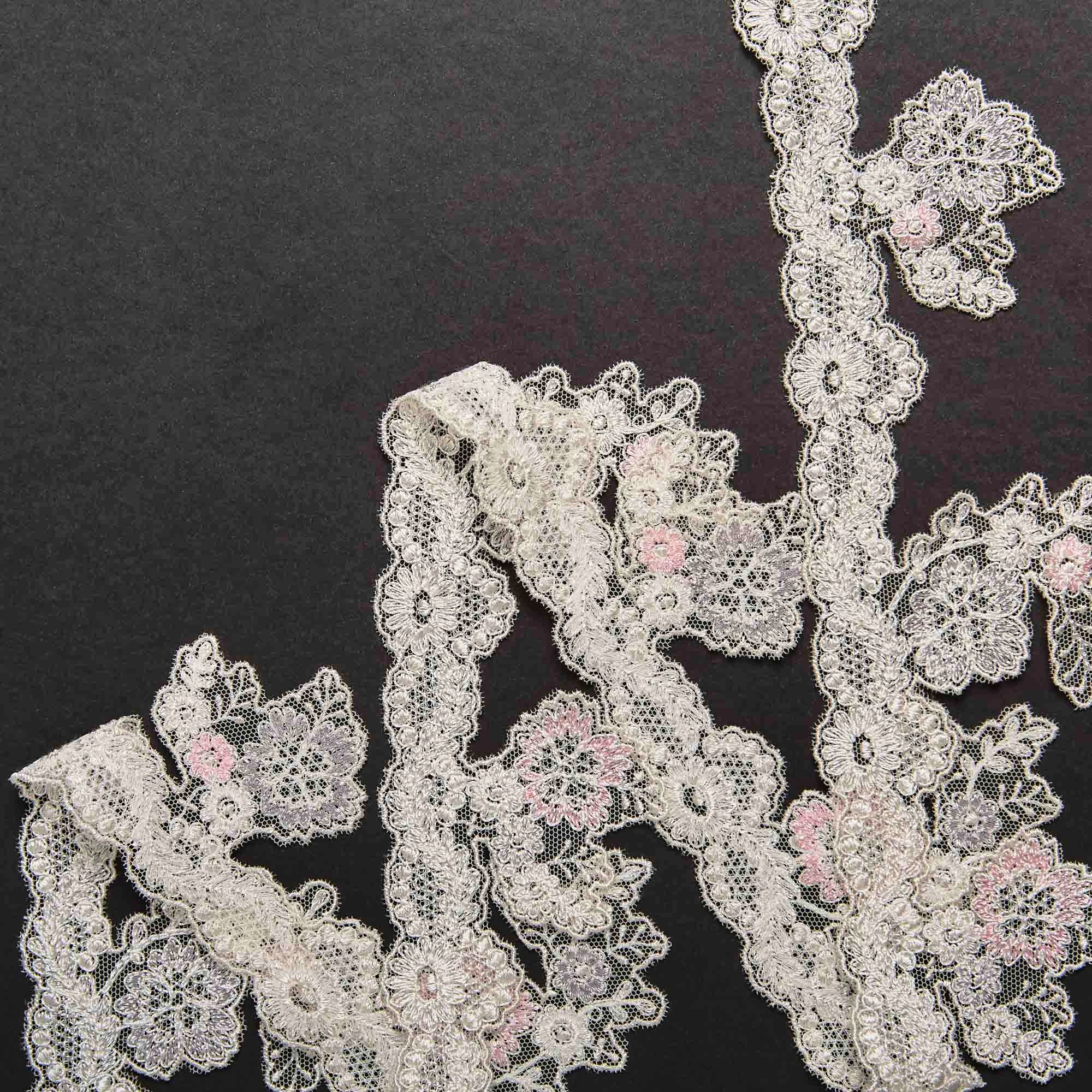 Вышивка На Сетке Неэластичной Узкая 425191 (Айвори, B 112/16, БП)