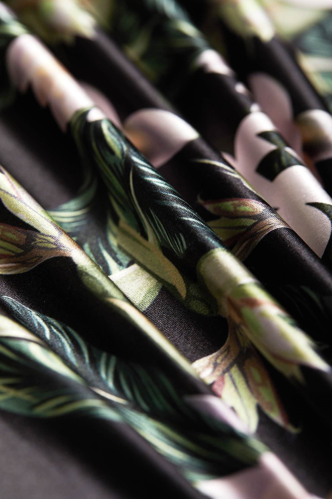 Шелк принт WHY2K13Ap (Черный, Disney Tropic, БП)