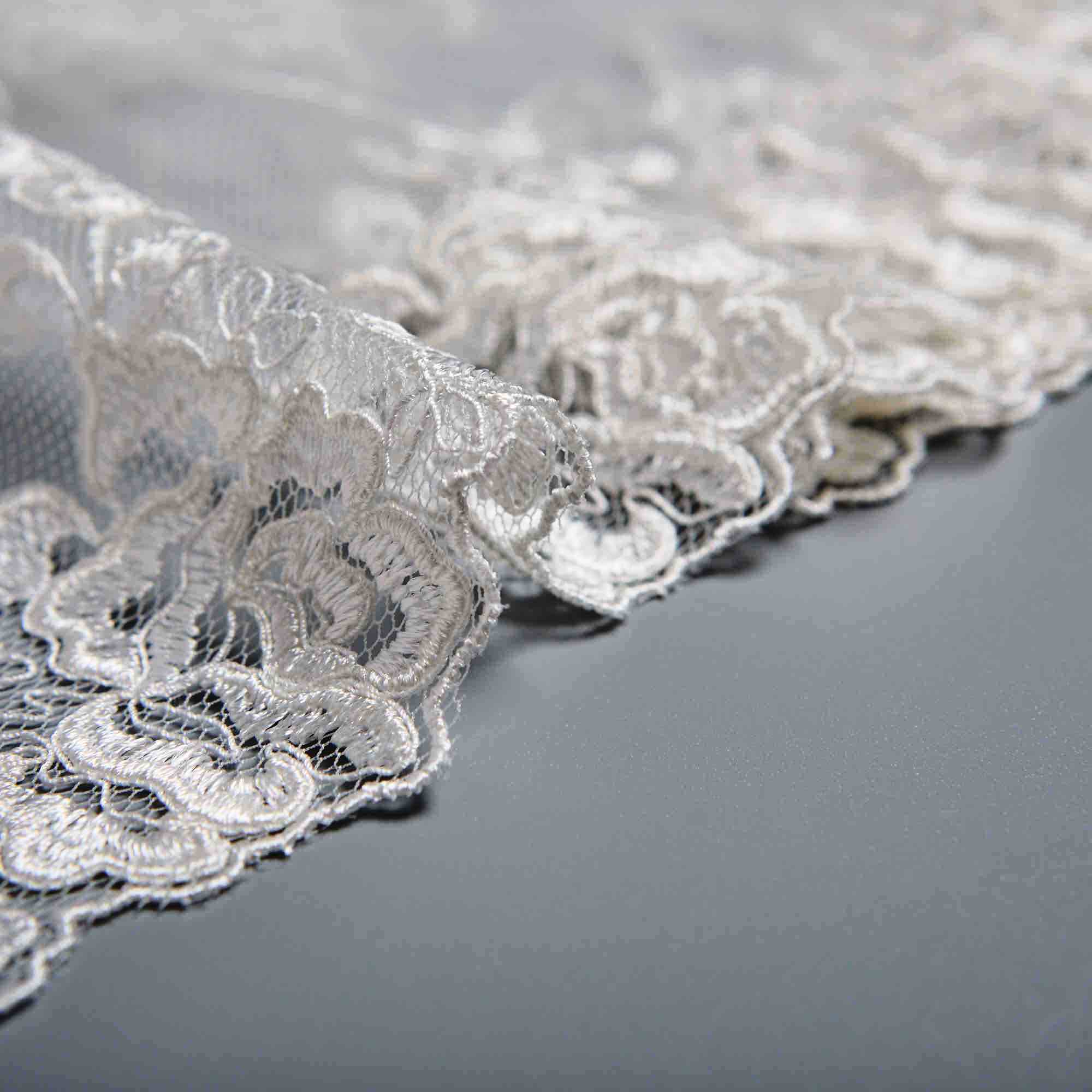 Вышивка на сетке неэластичной XNT00948A (Айвори, 032, БП)