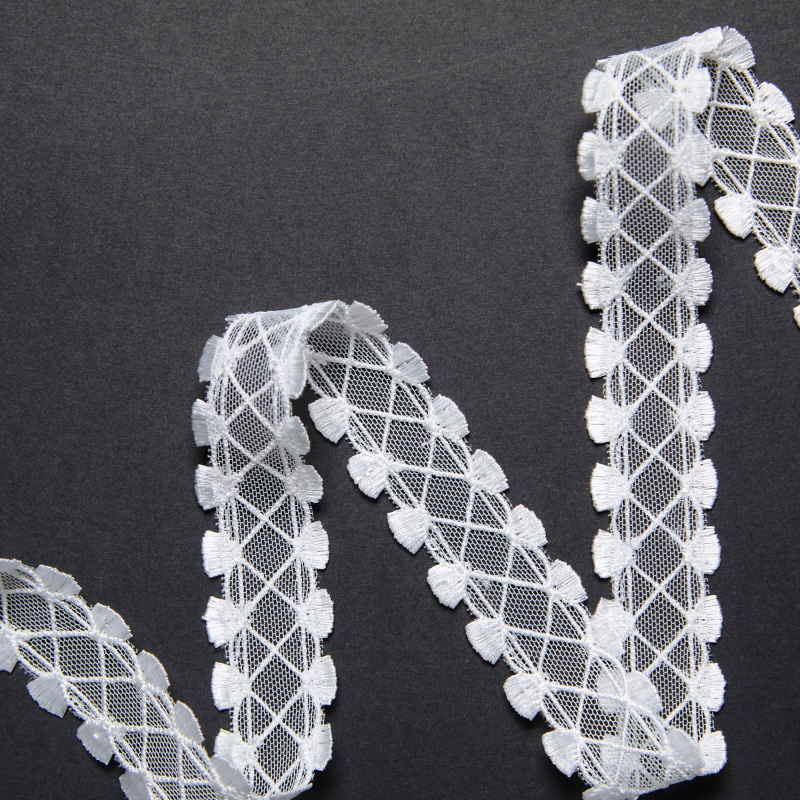 Вышивка на сетке неэластичной узкая XNT02061A (Айвори, 033, БП)